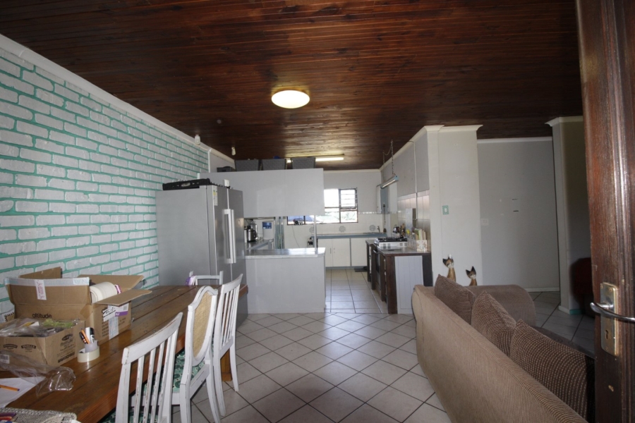 6 Bedroom Property for Sale in Wavecrest Eastern Cape